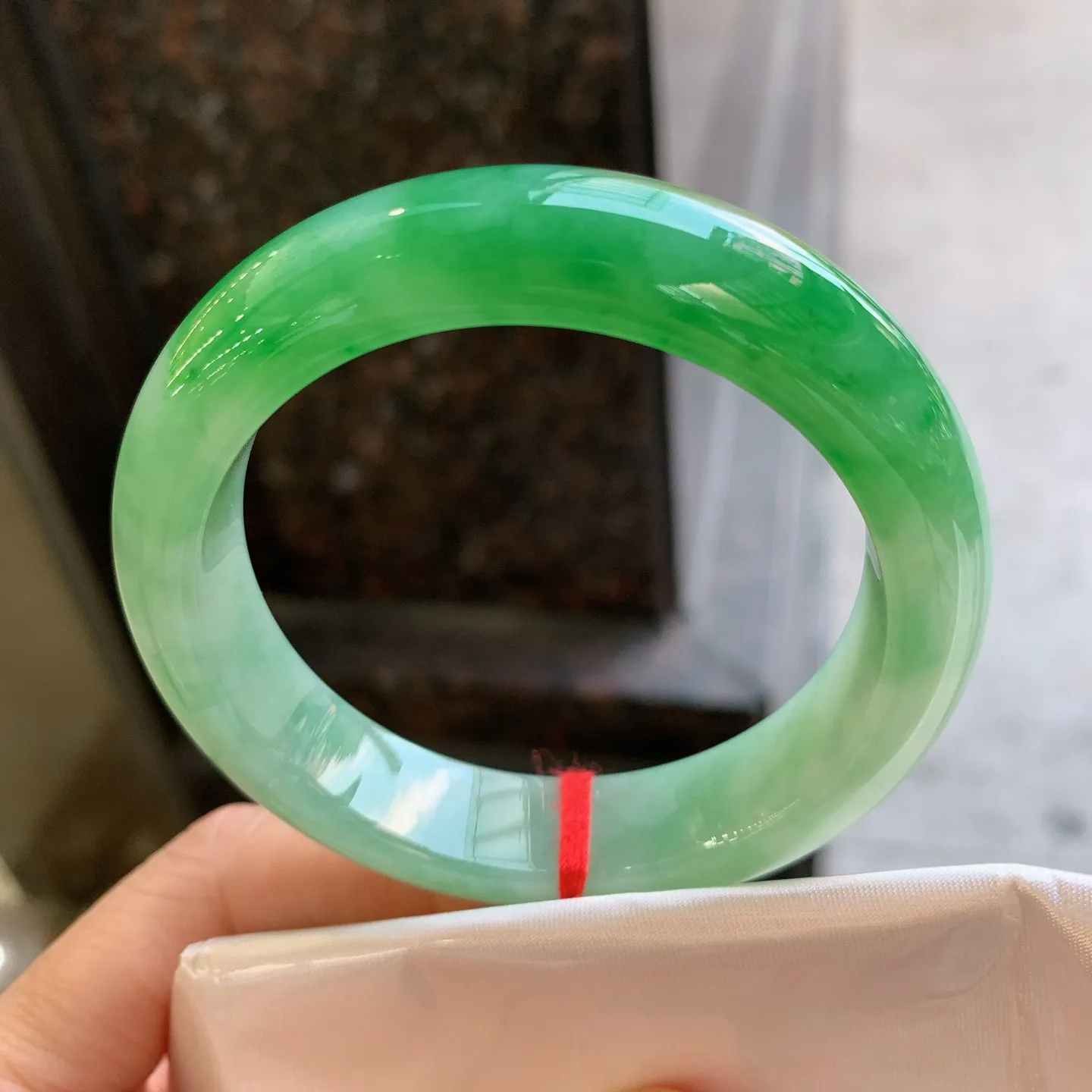 正圈飘绿 无瑕 尺寸：54.8/13.3/9 色辣