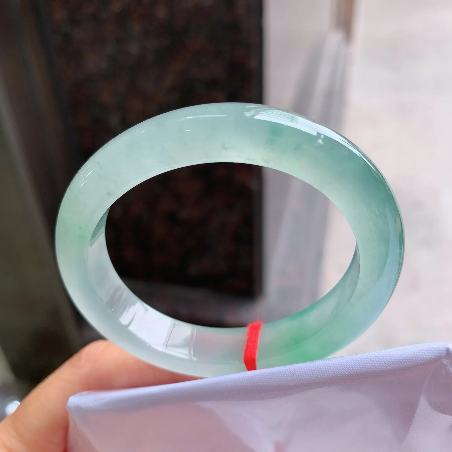 贵妃冰飘绿 无瑕 尺寸：51.3/45/11/7.8 起荧光