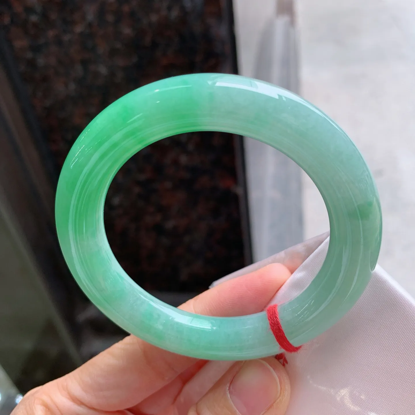 圆条飘绿 无瑕 尺寸：56.5/11.2 色阳