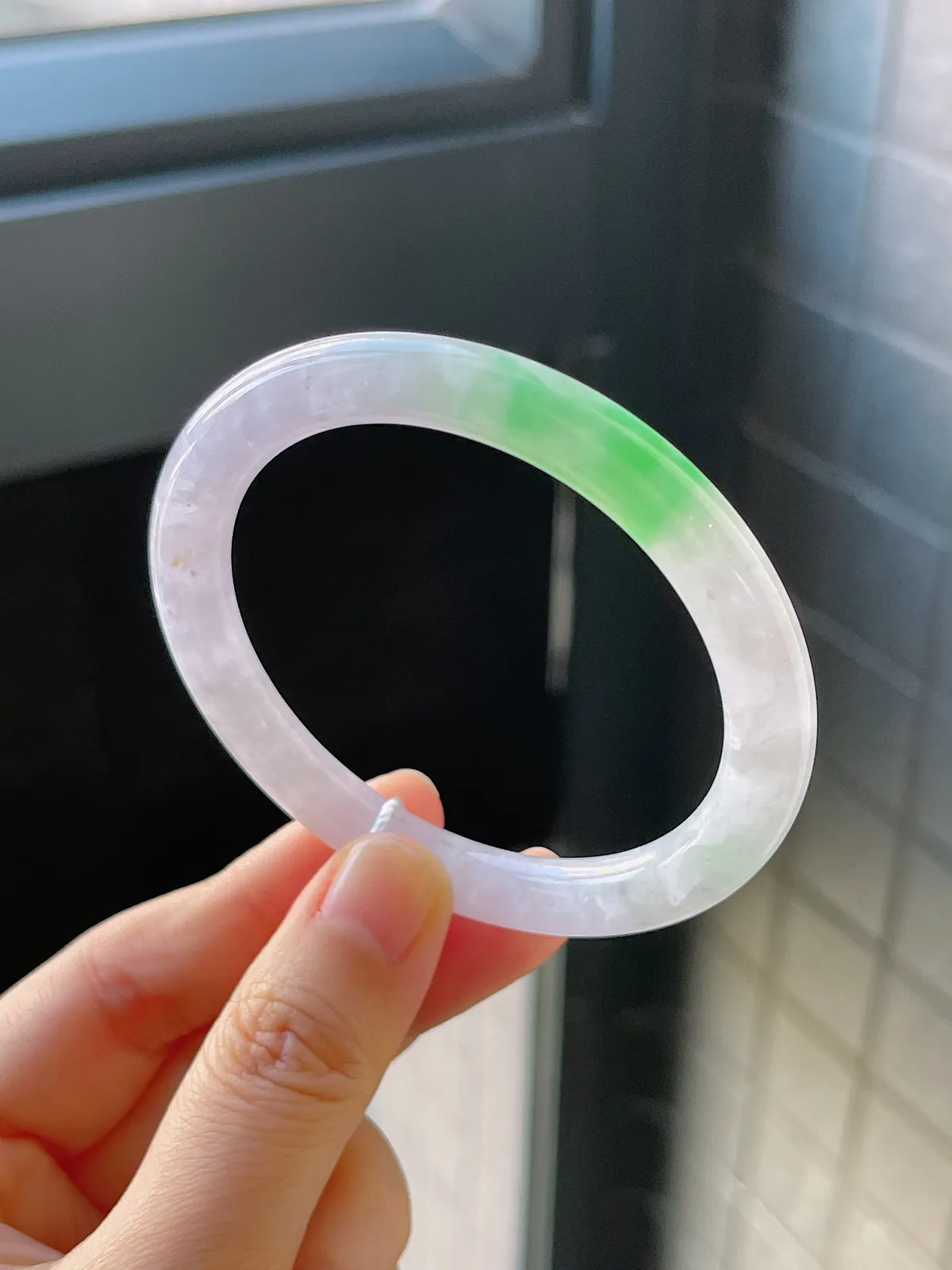 圆镯53.3圈口，翡翠冰糯种飘绿手镯