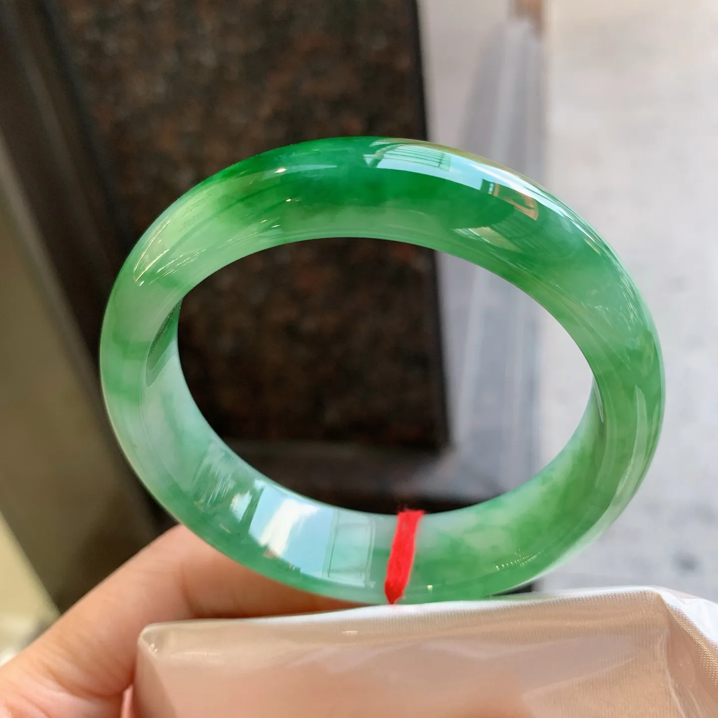 正圈飘绿 无瑕 尺寸：59/15.8/8.2 色辣大圈口