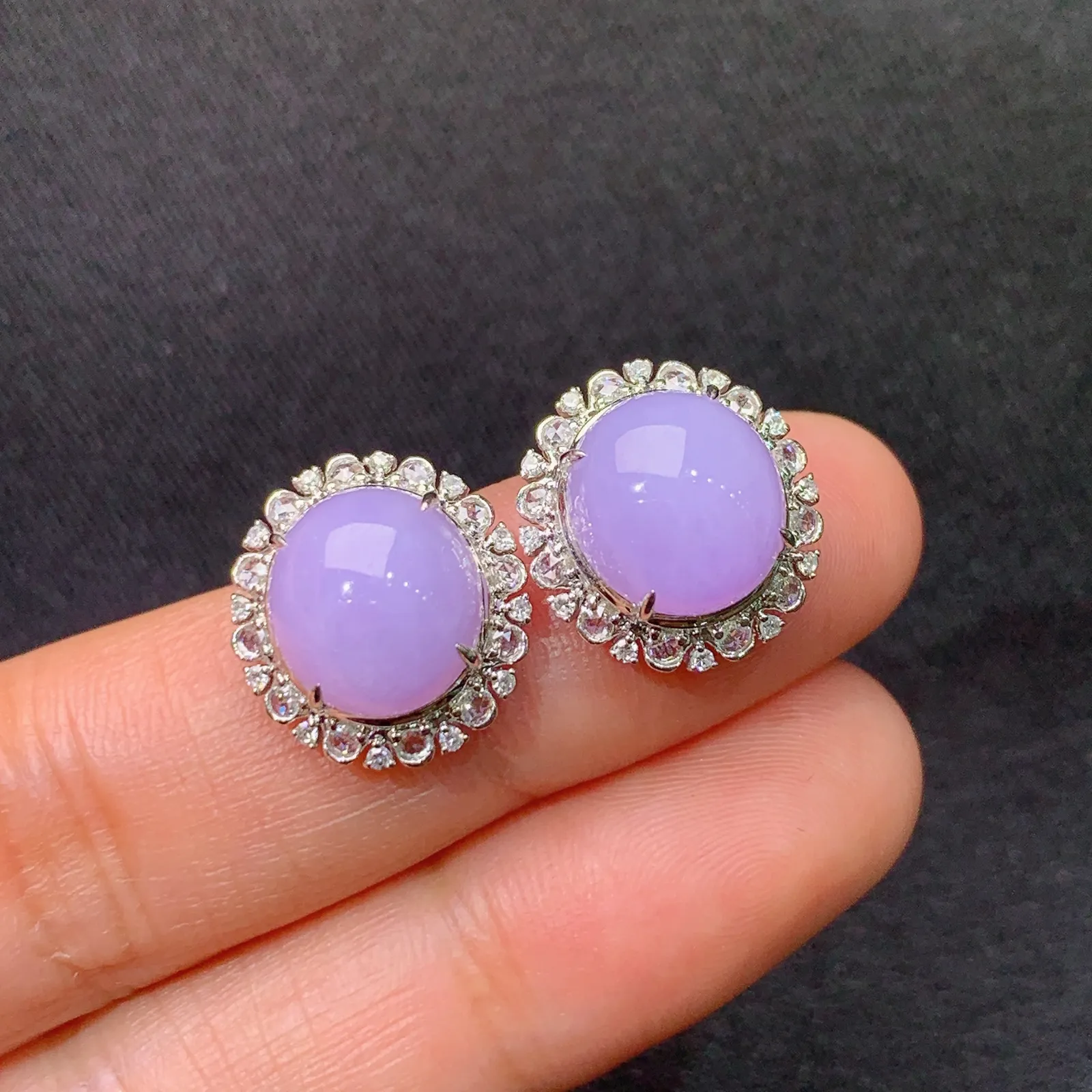 紫罗兰蛋面耳钉，18k金镶嵌，温润细腻，颜色浓郁，Mi 尺寸9.7*9*4.2