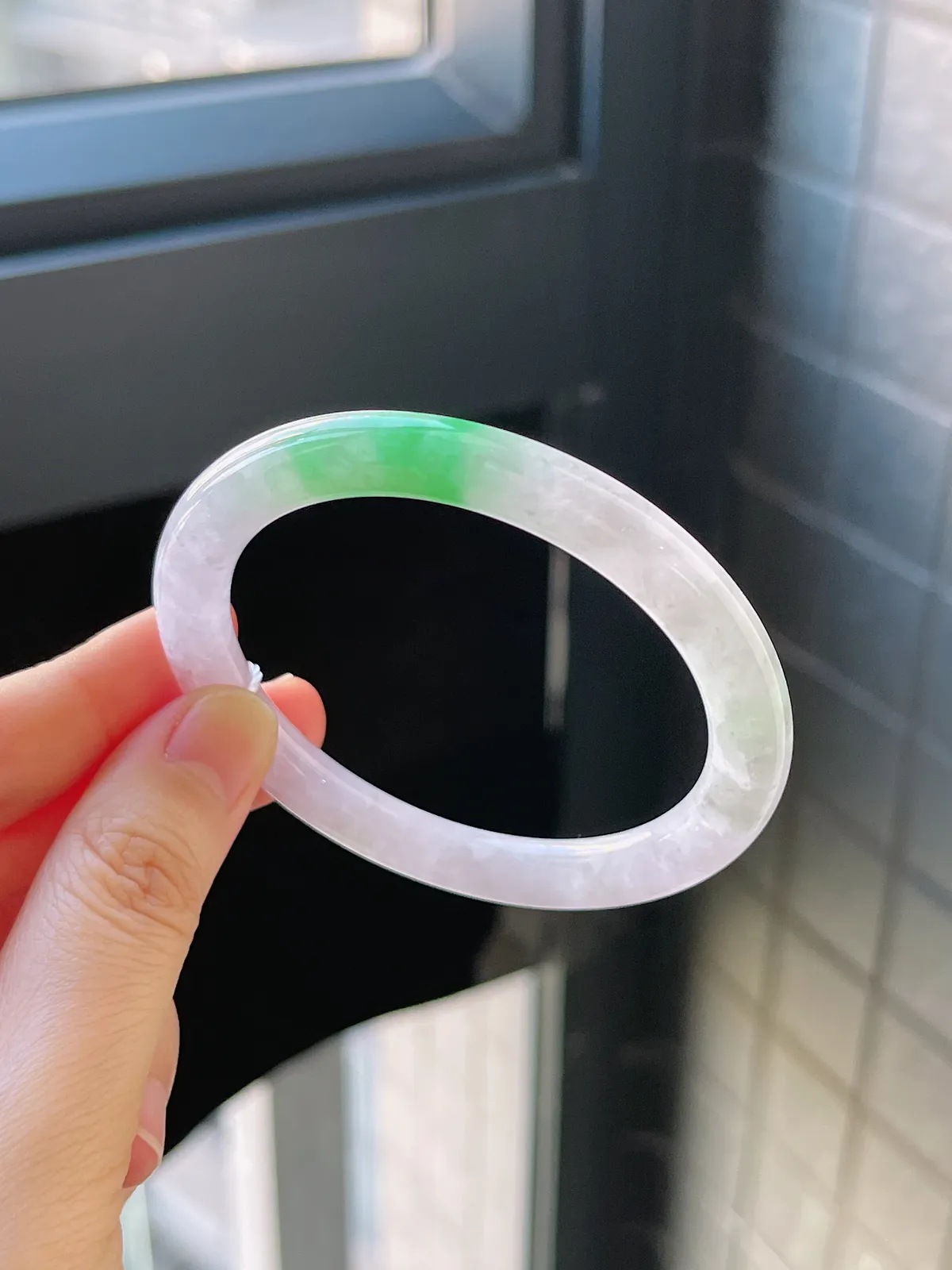 圆镯53.3圈口，翡翠冰糯种飘绿手镯