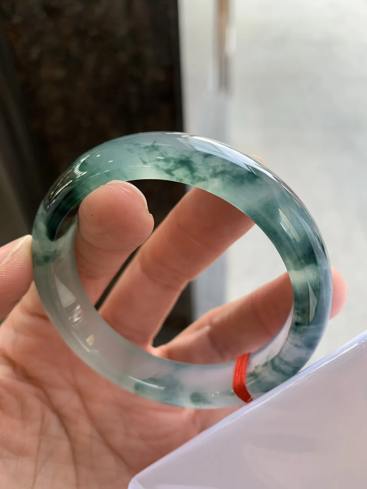 正圈冰飘花 无瑕 尺寸：55/12.1/7.8 起荧光