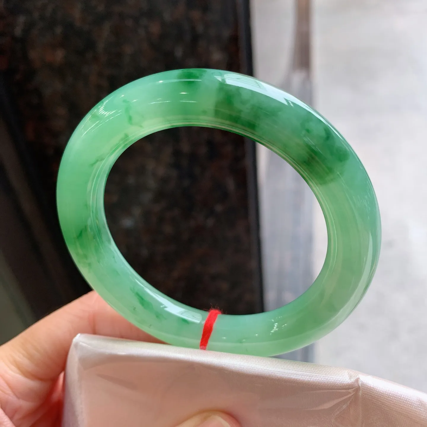 圆条芙蓉底飘绿花 无瑕 尺寸：55.2/11 细腻