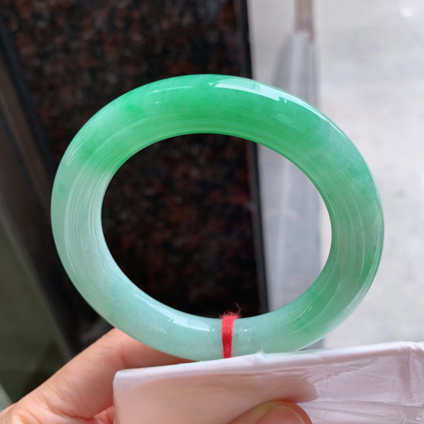 圆条飘绿 无瑕 尺寸：56.5/11.2 色阳