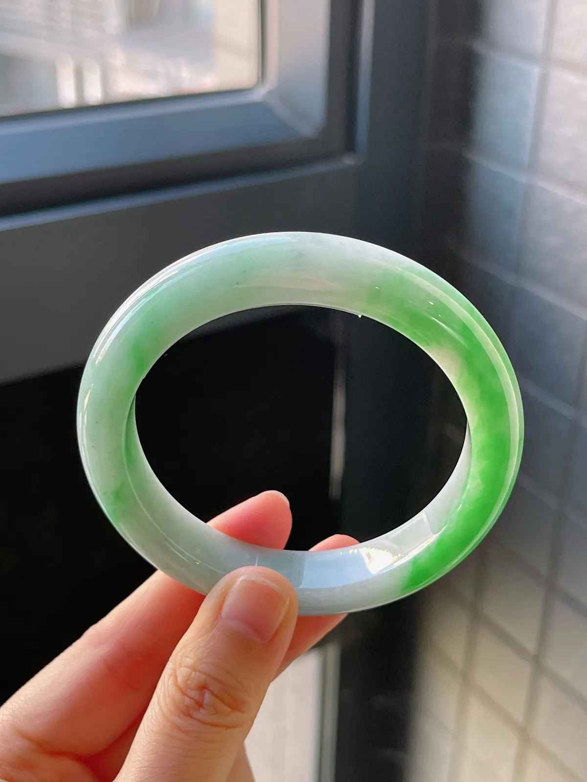 正圈56.5圈口，翡翠糯化种飘绿手镯