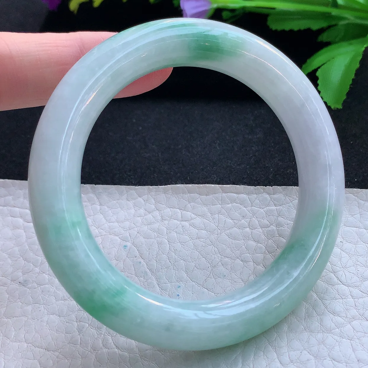 hy实拍55*11.3胖圆镯 天然缅甸翡翠玉手镯飘绿花水润圆条玉手环