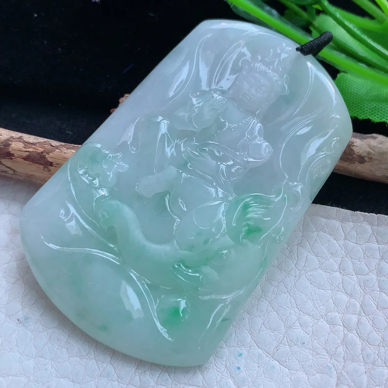 px实拍70.8*45.5*5.5缅甸翡翠精雕飘绿普贤菩萨 生肖守护神玉挂件