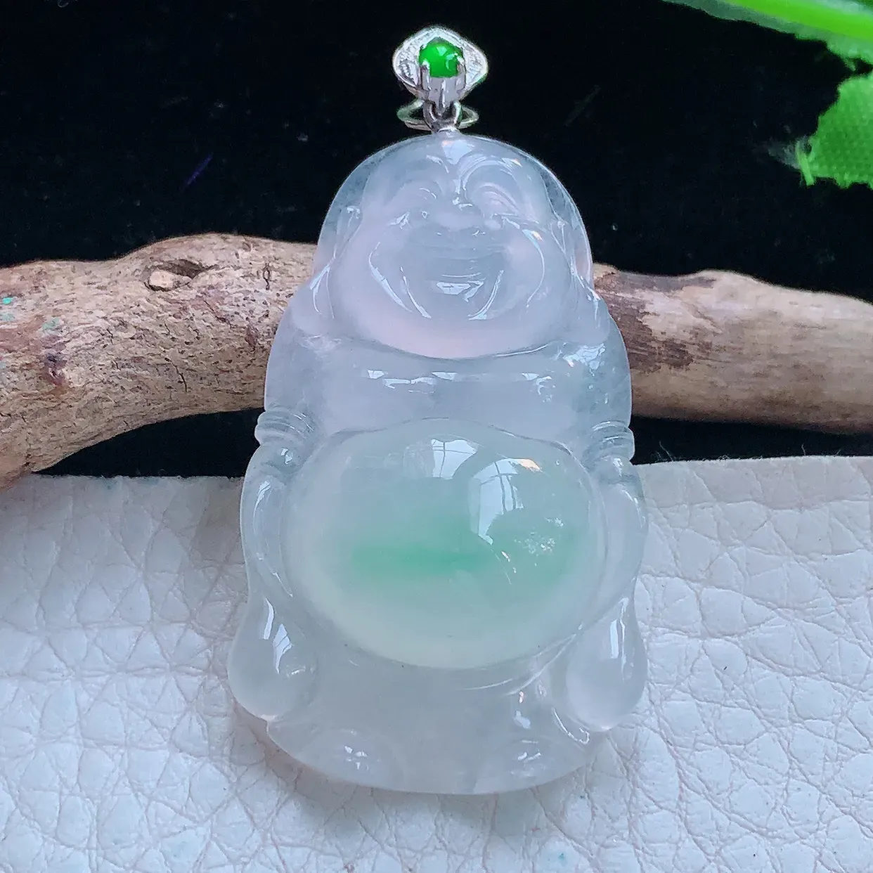 px实拍40.2*24.5*8.6缅甸翡翠精雕冰飘绿站佛 逍遥佛玉挂件