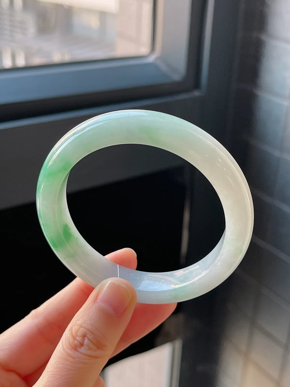 正圈56圈口，翡翠冰糯种飘绿手镯