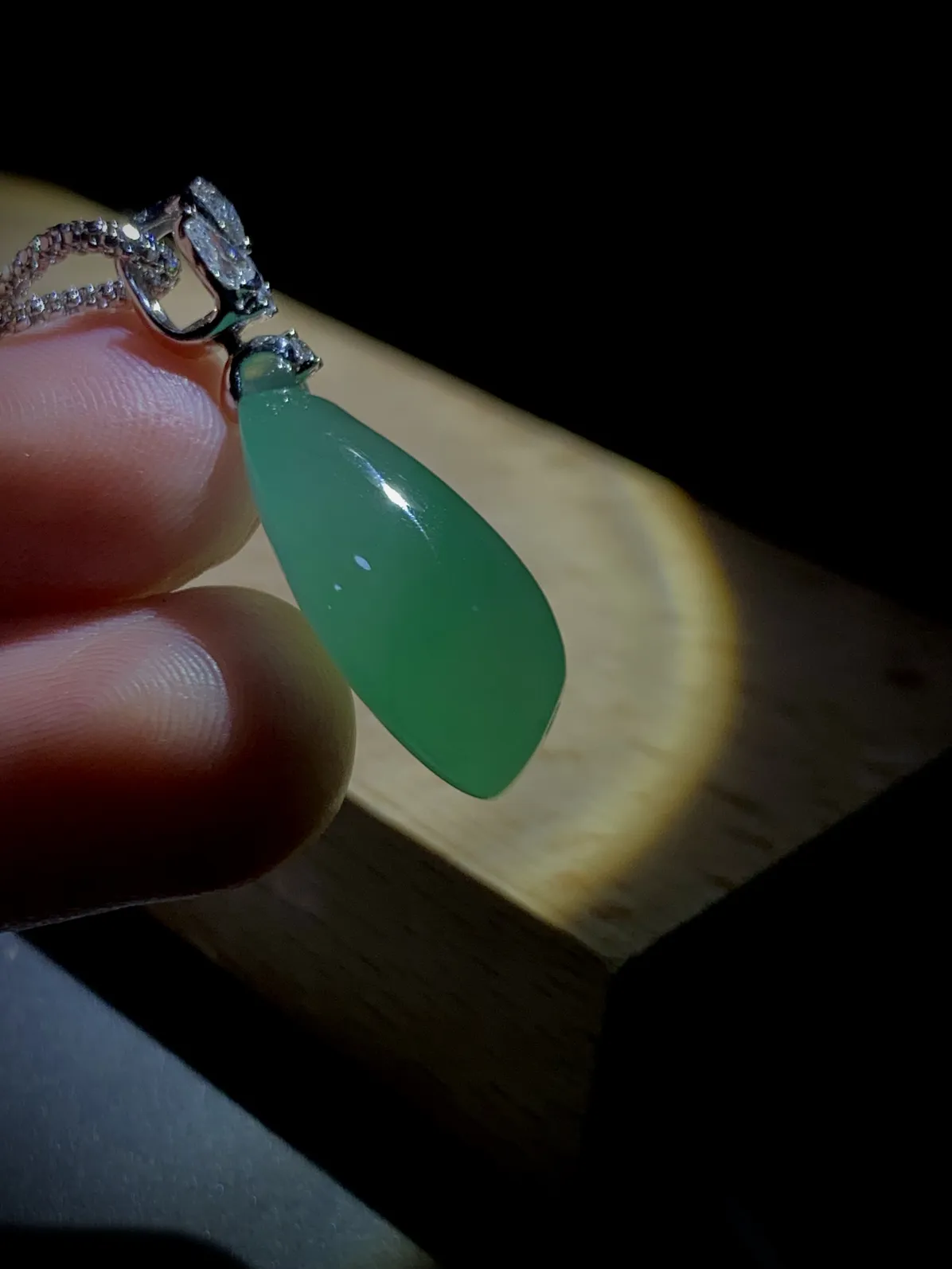 翡翠福瓜，31.5-裸石23.5-16-9.5mm，
18K金，南非钻，6.2g，不配图链