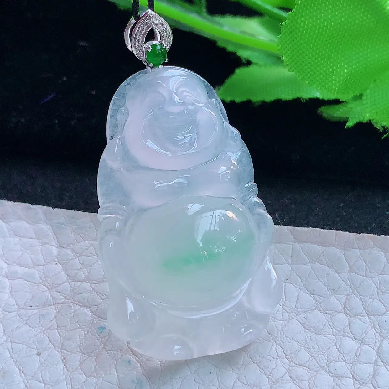 px实拍40.2*24.5*8.6缅甸翡翠精雕冰飘绿站佛 逍遥佛玉挂件