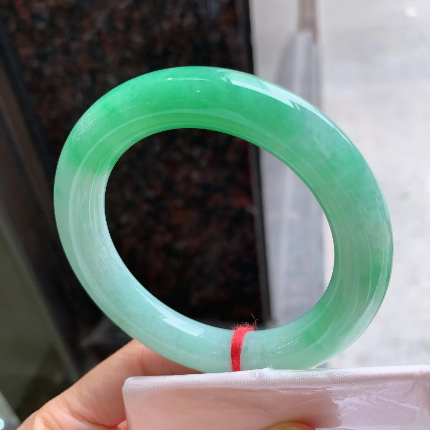 圆条飘绿 无瑕 尺寸：56.5/11.2 色阳