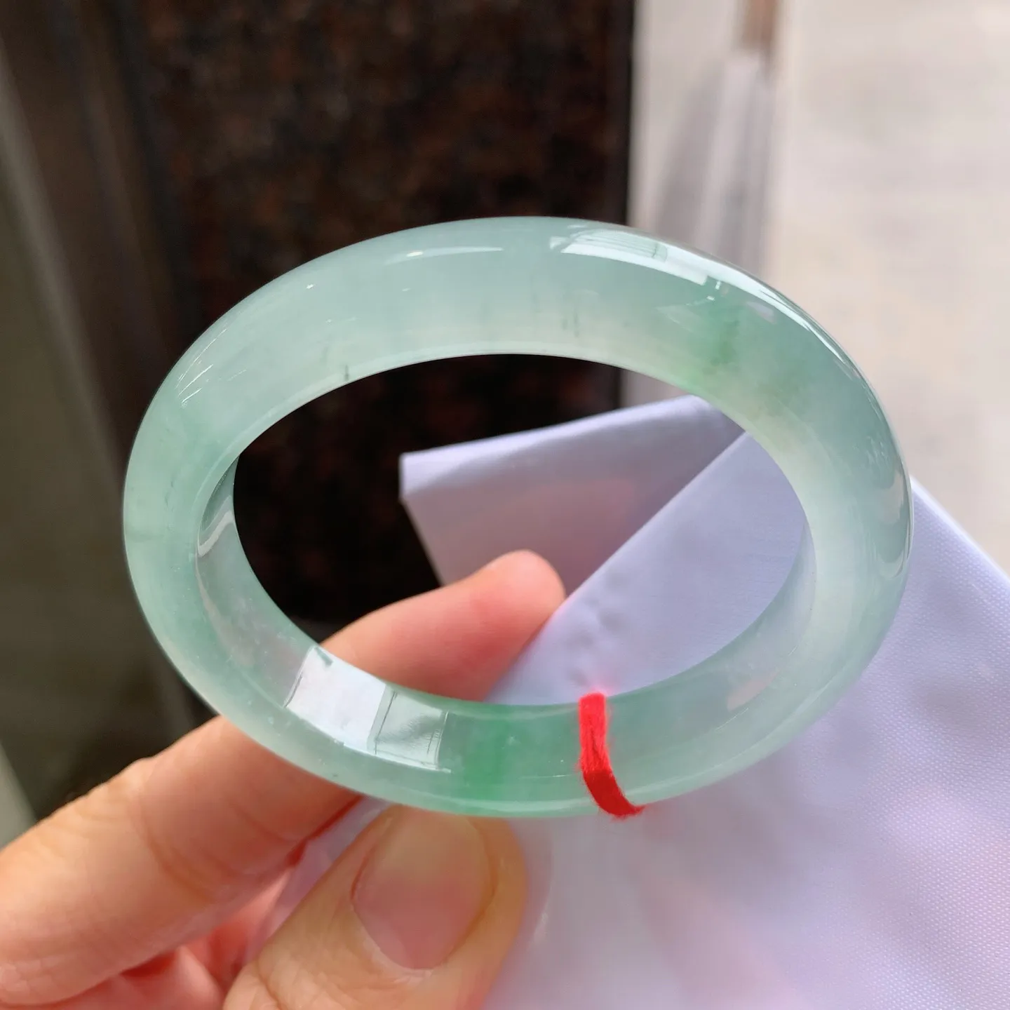 贵妃冰飘绿 无瑕 尺寸：51.3/45/11/7.8 起荧光