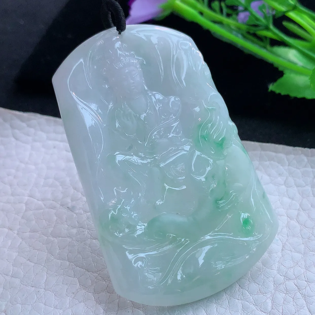 px实拍70.8*45.5*5.5缅甸翡翠精雕飘绿普贤菩萨 生肖守护神玉挂件