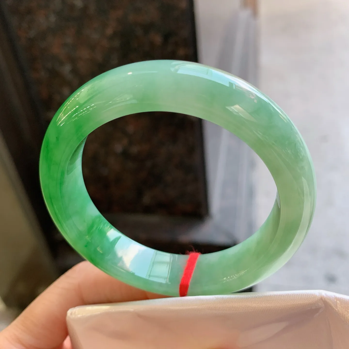 正圈飘绿 无瑕 尺寸：54.8/13.3/9 色辣