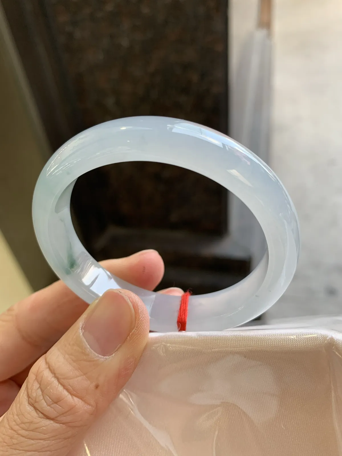 贵妃冰飘花 无瑕 尺寸：53/47/11.6/7.3 小圈口