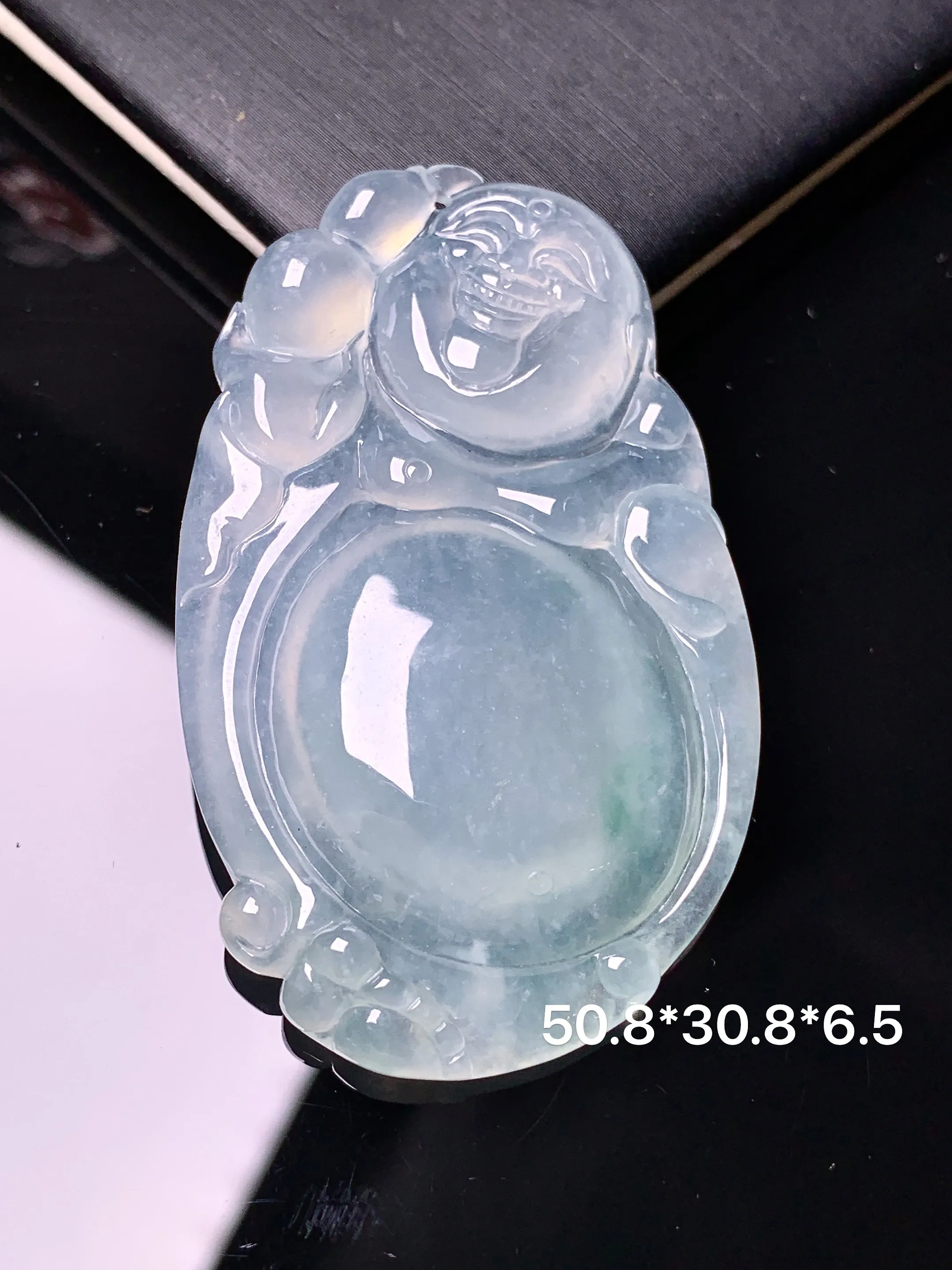 冰种逍遥佛公吊坠 玉质细腻 色泽艳丽清新 整体尺寸50.8*30.8*6.5