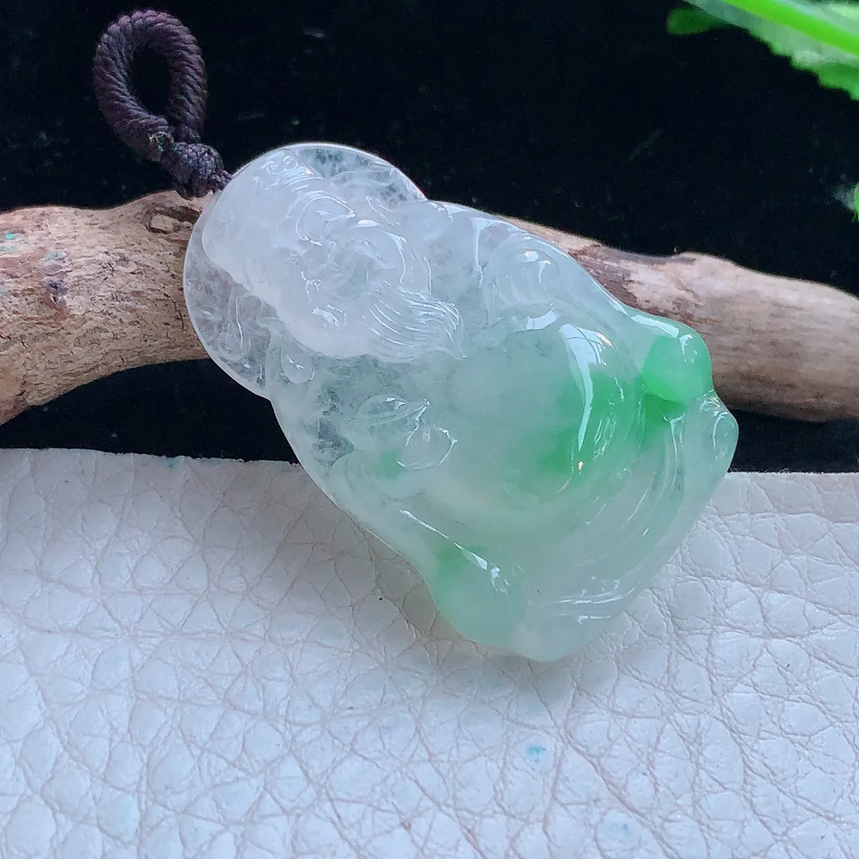 px实拍36.2*24*6.8缅甸翡翠精雕飘阳绿财神爷  财爷玉挂件 玉吊坠