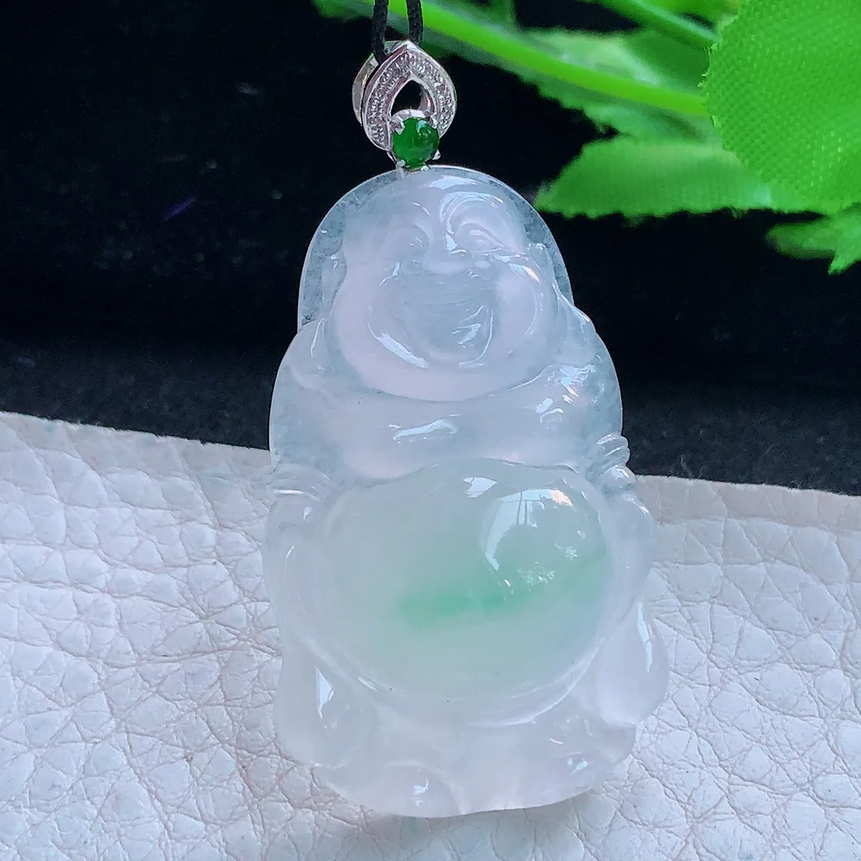 px实拍40.2*24.5*8.6缅甸翡翠精雕冰胶果冻飘绿站佛 逍遥佛玉挂件