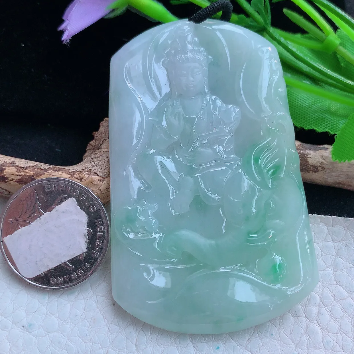 px实拍70.8*45.5*5.5缅甸翡翠精雕飘绿普贤菩萨 生肖守护神玉挂件