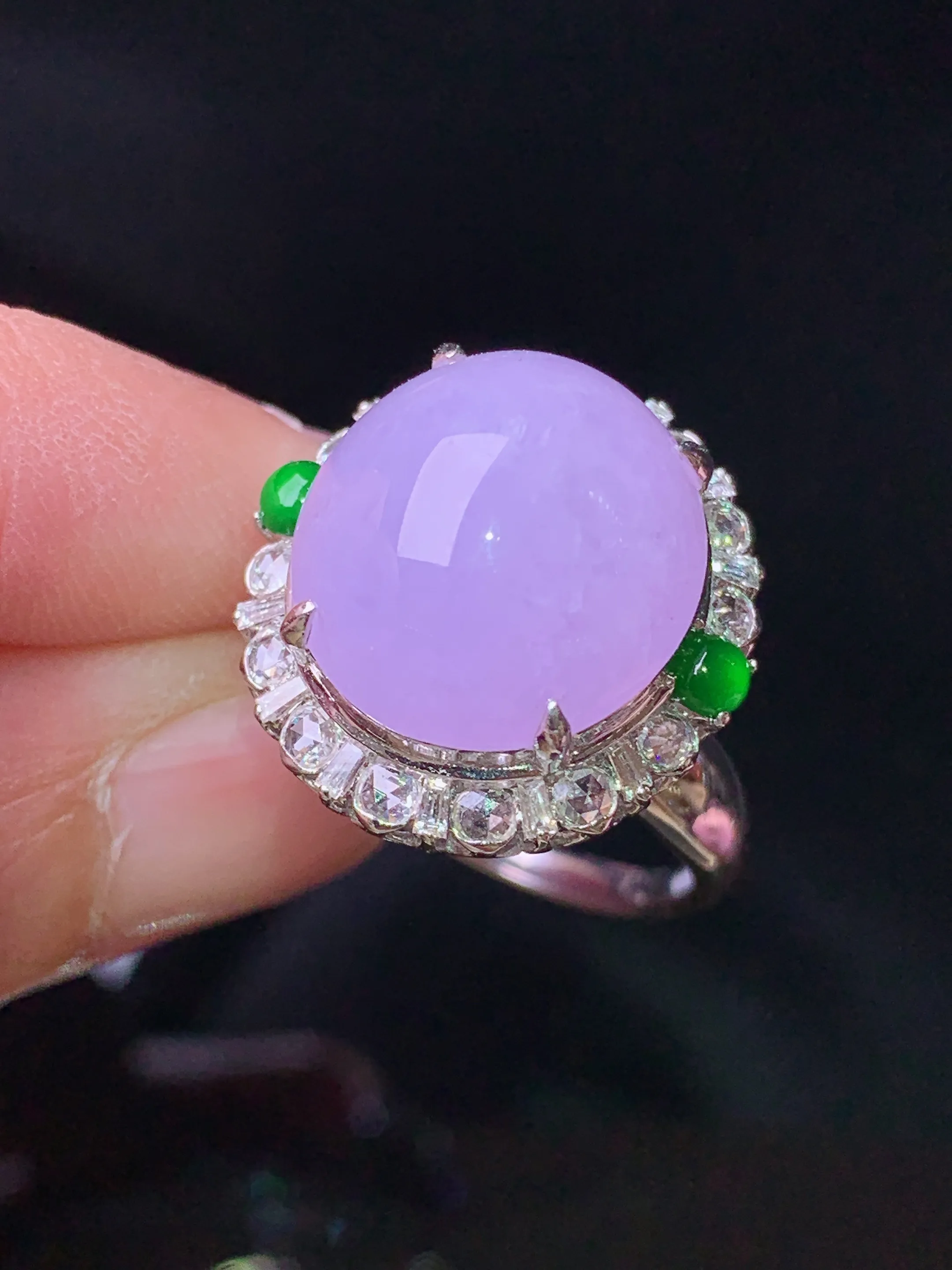 18k金钻镶嵌紫罗兰蛋面吊坠 玉质细腻 色泽艳丽清新 圈口14 整体尺寸19.3*18.5*14.8