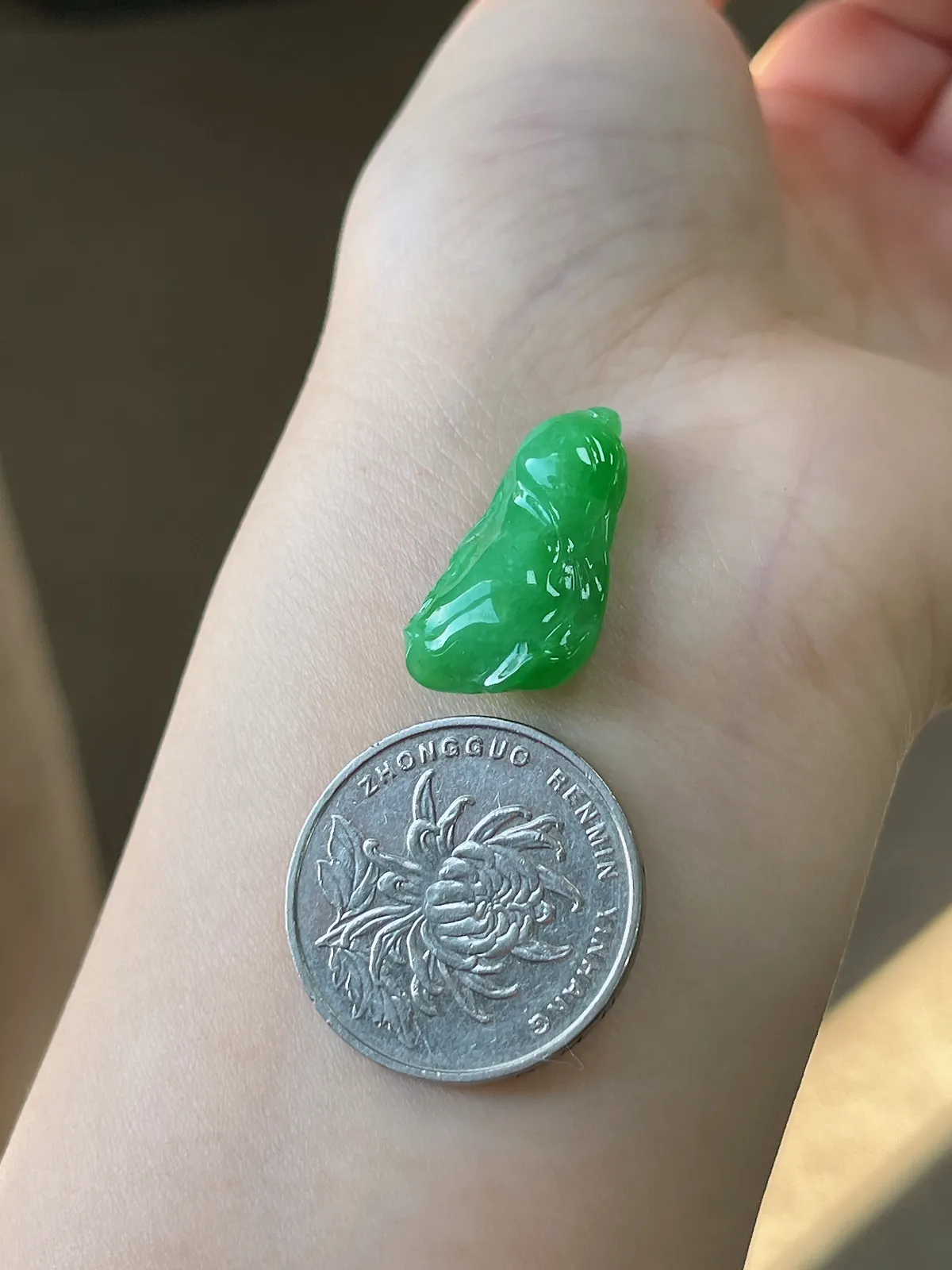 翡翠糯化种绿色吊坠