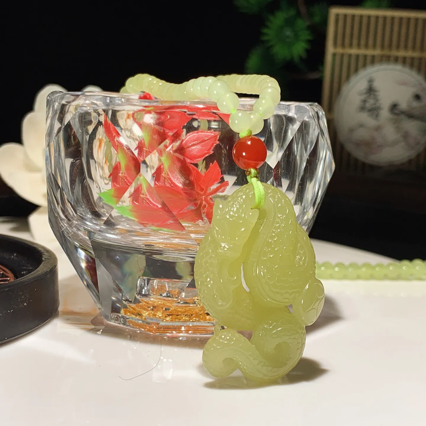 新疆和田玉若羌黄口料富贵缠身蛇挂件。尺寸36/25/11重26.6克 无裂无杂 玉质细腻油润 底色纯净 脂粉好，品质好。lt250106