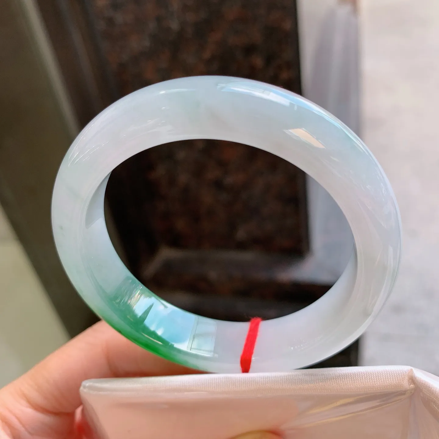 正圈冰飘绿 无瑕 尺寸：56.8/13.2/9.1 种色俱佳