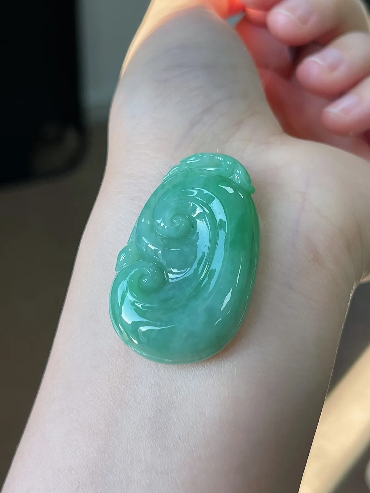 翡翠糯化种浅绿色如意