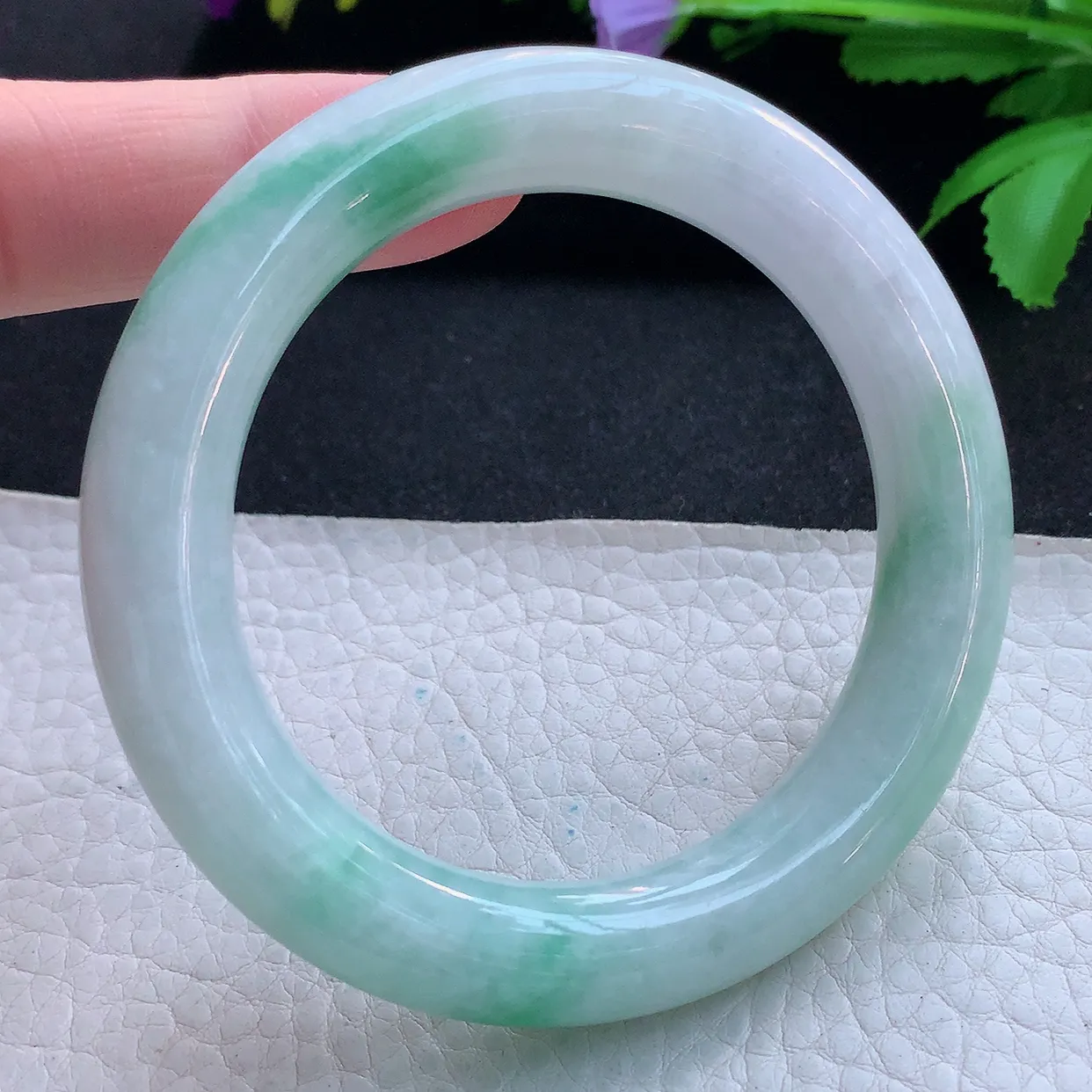 hy实拍55*11.3胖圆镯 天然缅甸翡翠玉手镯飘绿花水润圆条玉手环