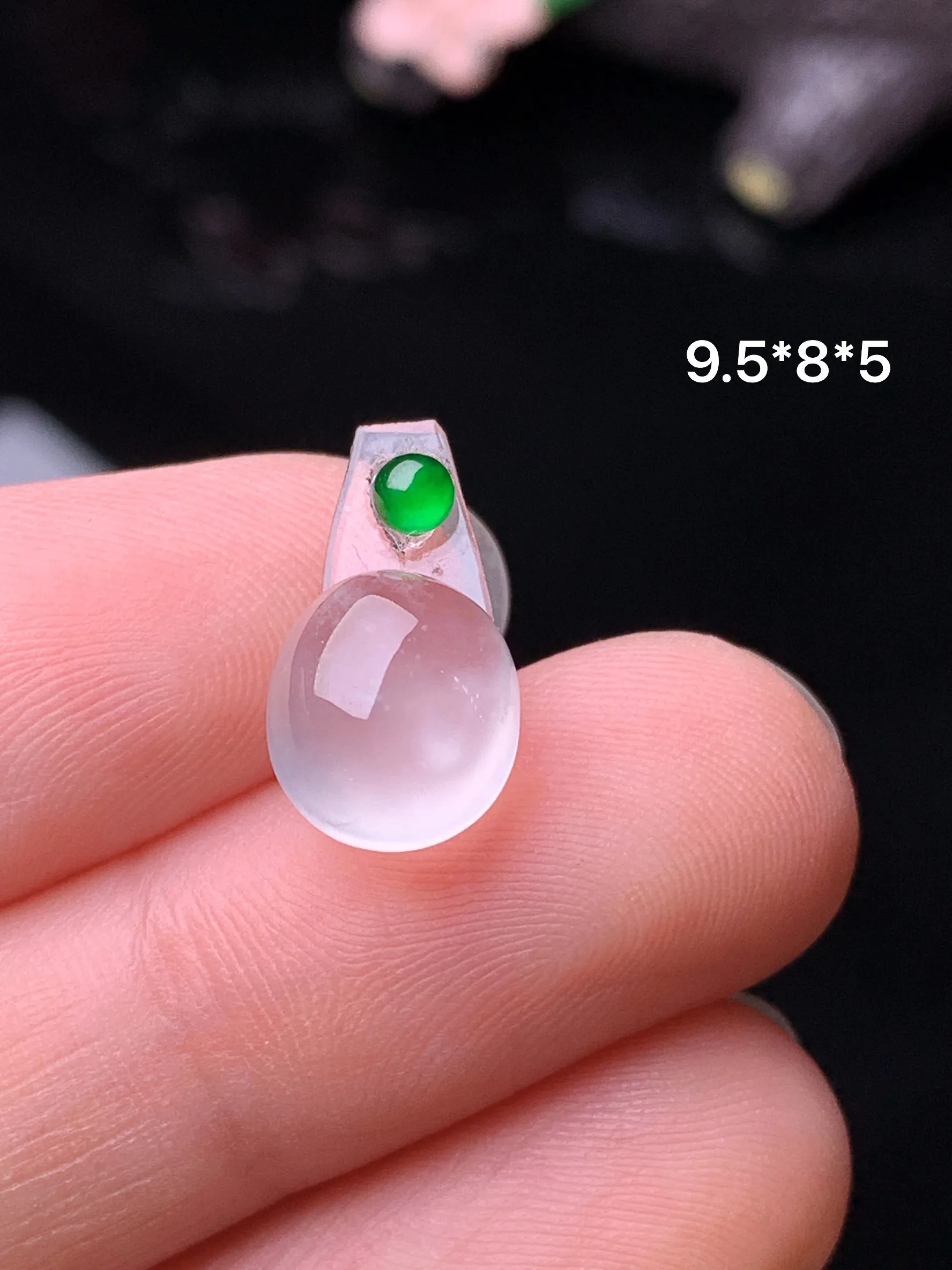 镶嵌款 冰种蛋面吊坠 玉质细腻 色泽艳丽清新 整体尺寸9.5*8*5