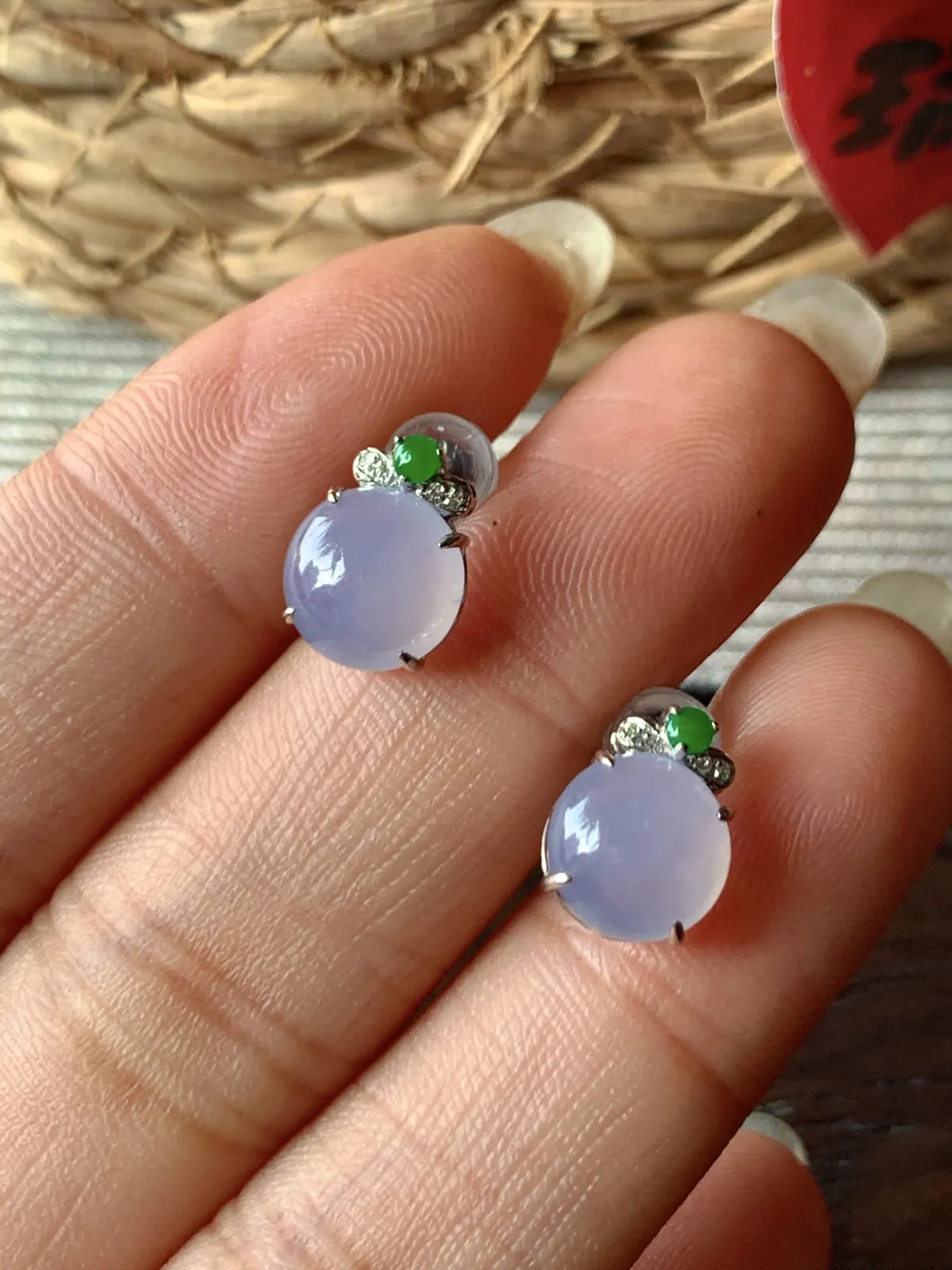 高冰紫罗兰蛋面耳钉
【说明】缅料  18k金镶嵌 完美 性价比高  
【整体】10.9-8.4-5
【裸石】8.5-3.3