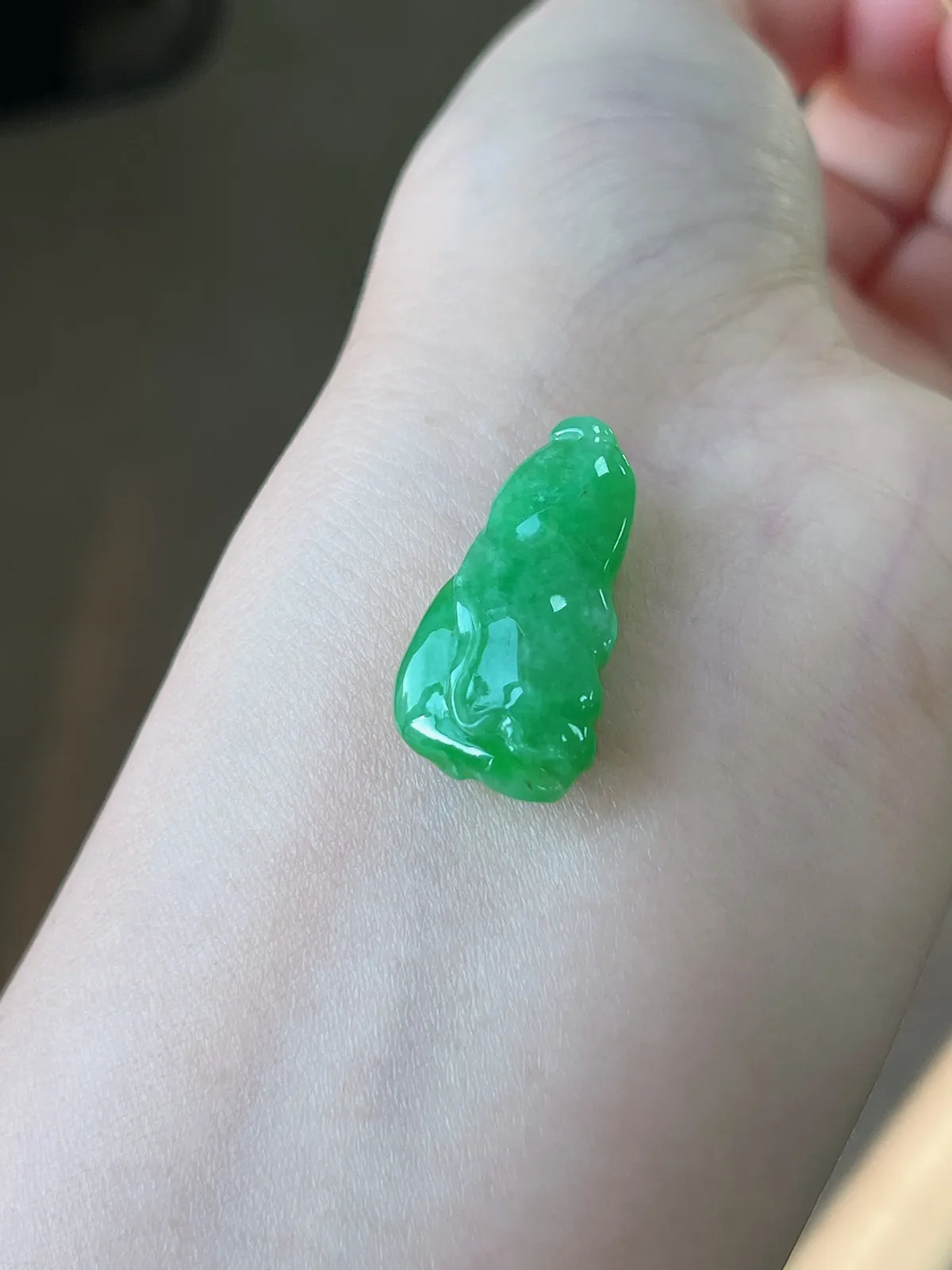 翡翠糯化种绿色吊坠