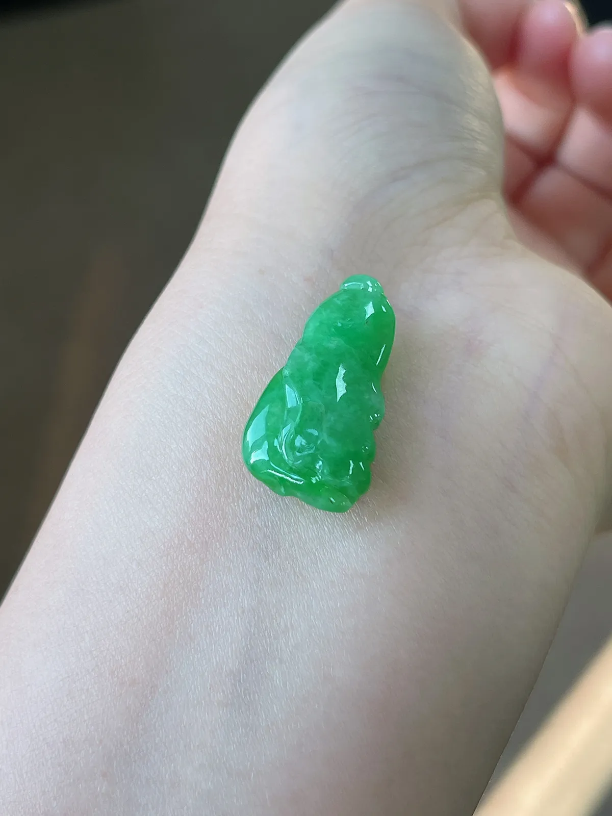 翡翠糯化种绿色吊坠