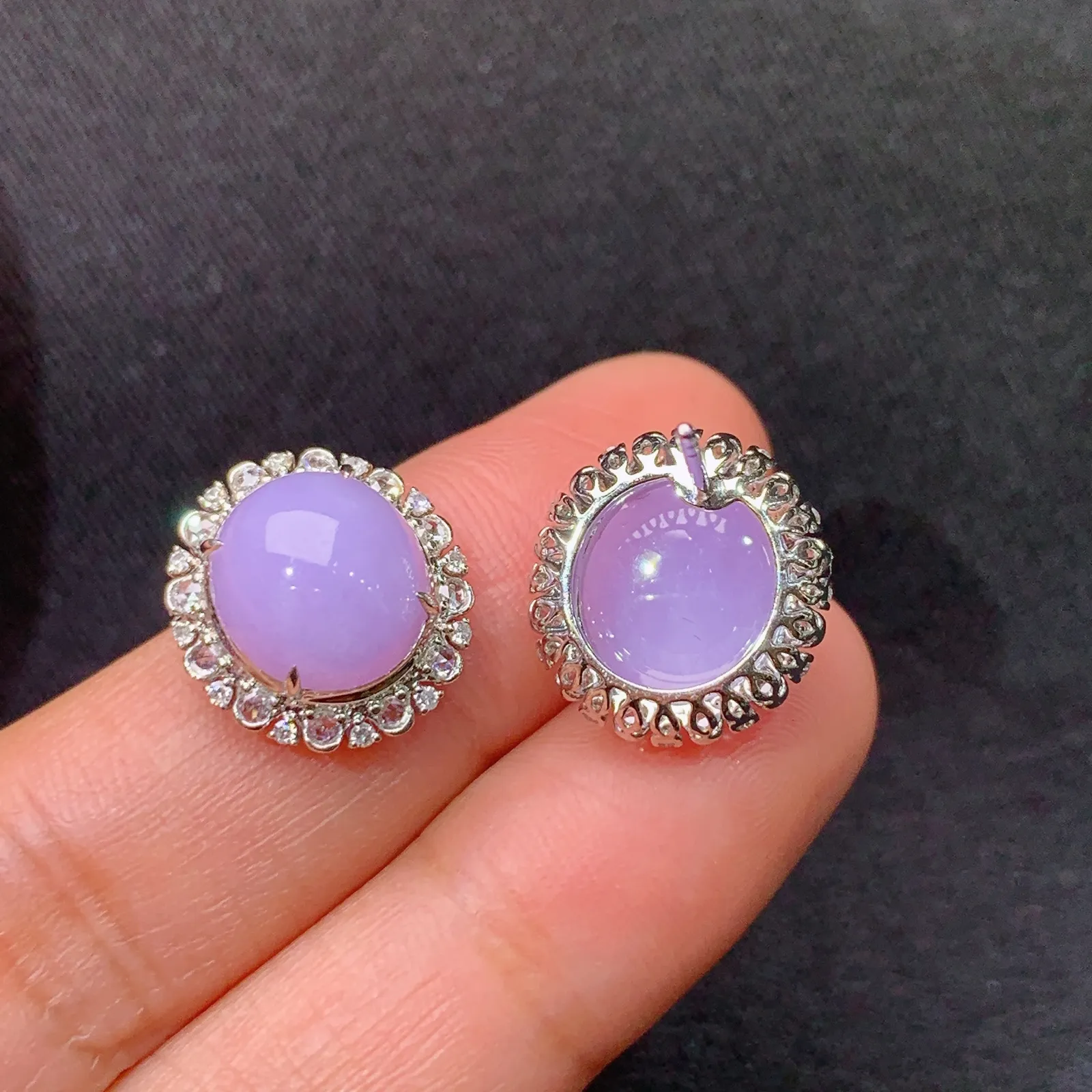 紫罗兰蛋面耳钉，18k金镶嵌，温润细腻，颜色浓郁，Mi 尺寸9.7*9*4.2