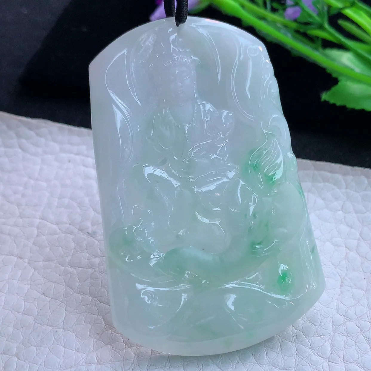px实拍70.8*45.5*5.5缅甸翡翠精雕飘绿普贤菩萨 生肖守护神玉挂件
