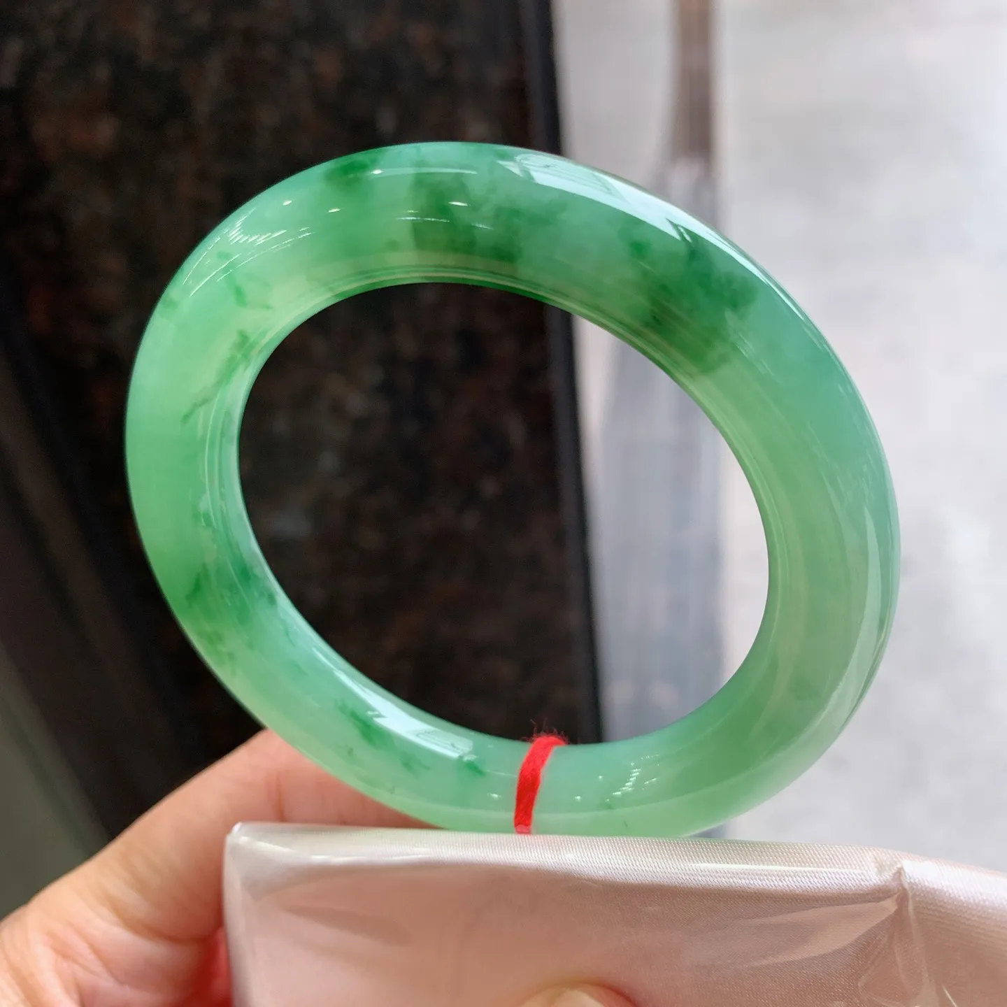 圆条芙蓉底飘绿花 无瑕 尺寸：55.2/11 细腻