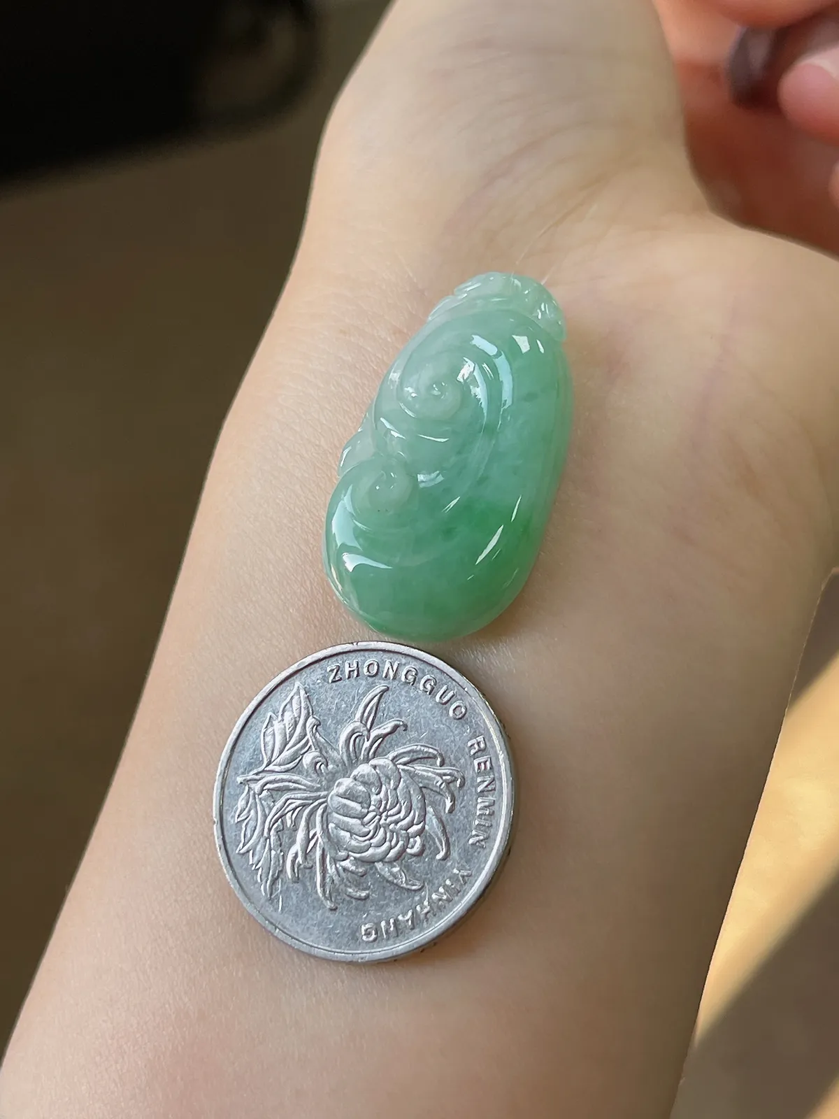 翡翠糯化种浅绿色如意