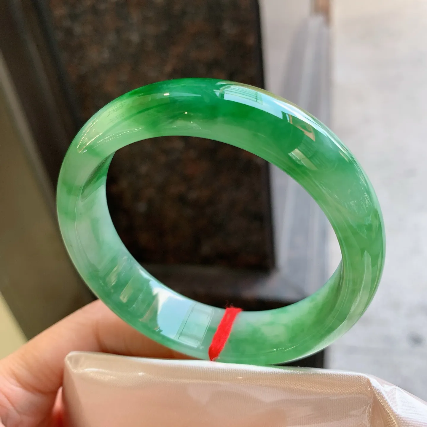 正圈飘绿 无瑕 尺寸：59/15.8/8.2 色辣大圈口