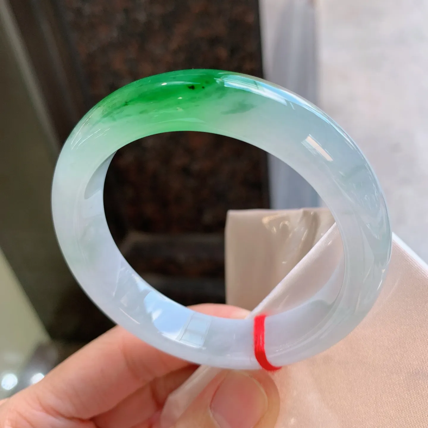 正圈冰飘绿 无瑕 尺寸：56.8/13.2/9.1 种色俱佳