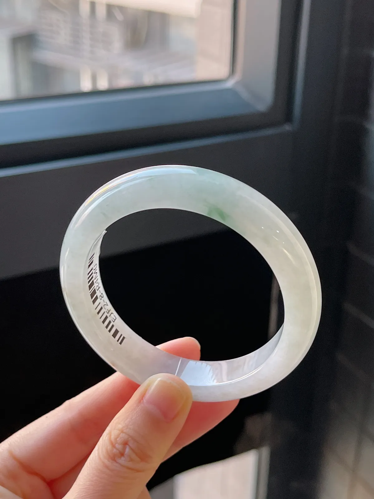 正圈55.5圈口，翡翠冰糯种飘绿手镯