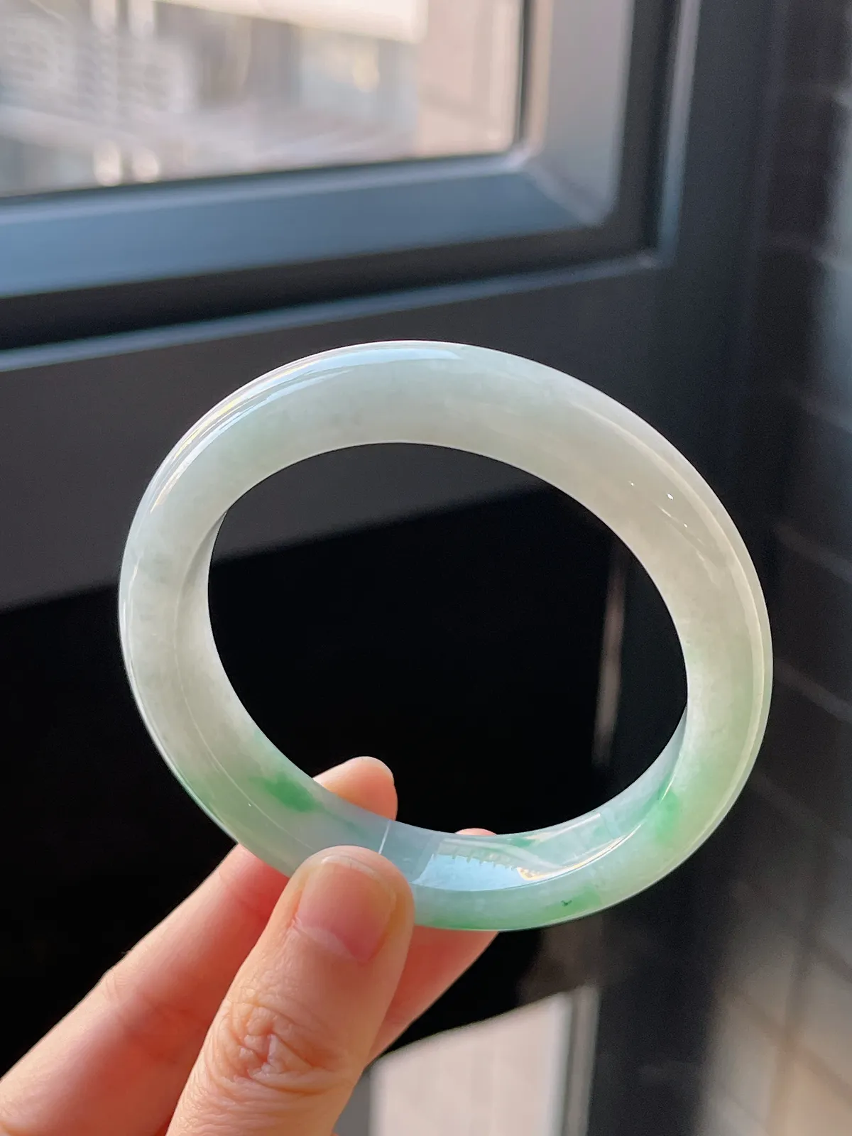 正圈56圈口，翡翠冰糯种飘绿手镯