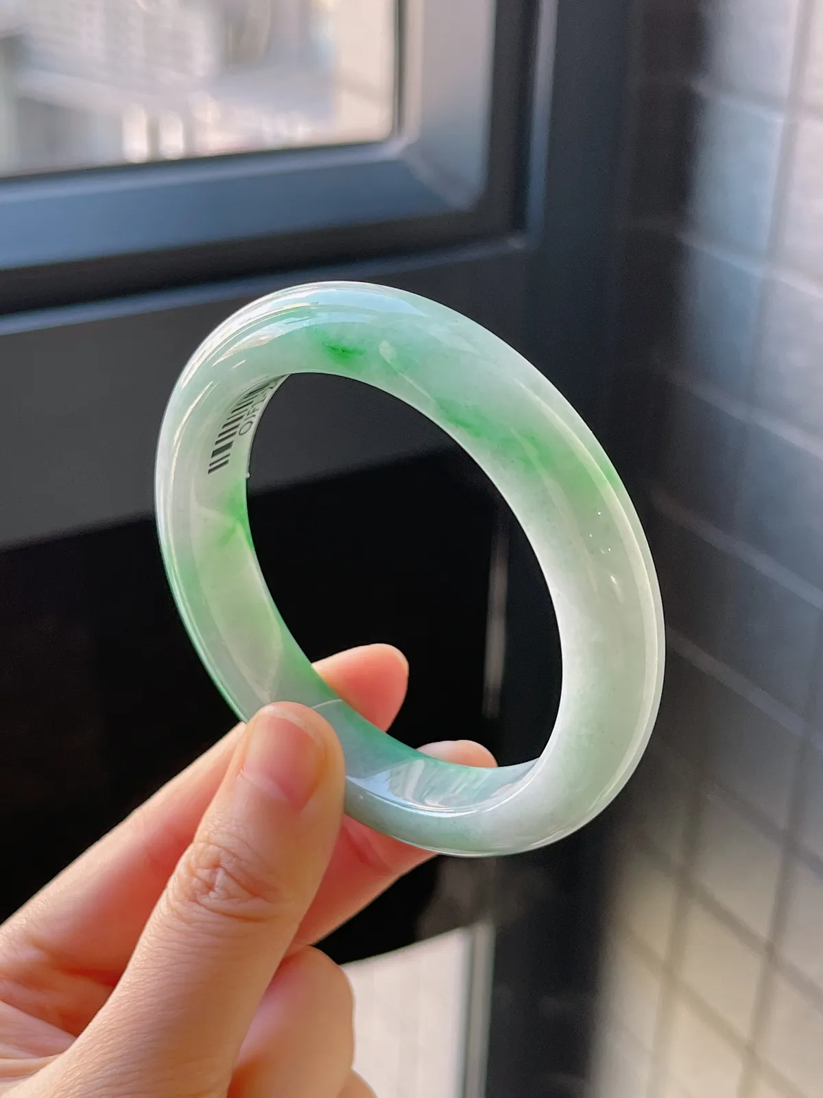 正圈56.5圈口，翡翠糯化种飘绿手镯