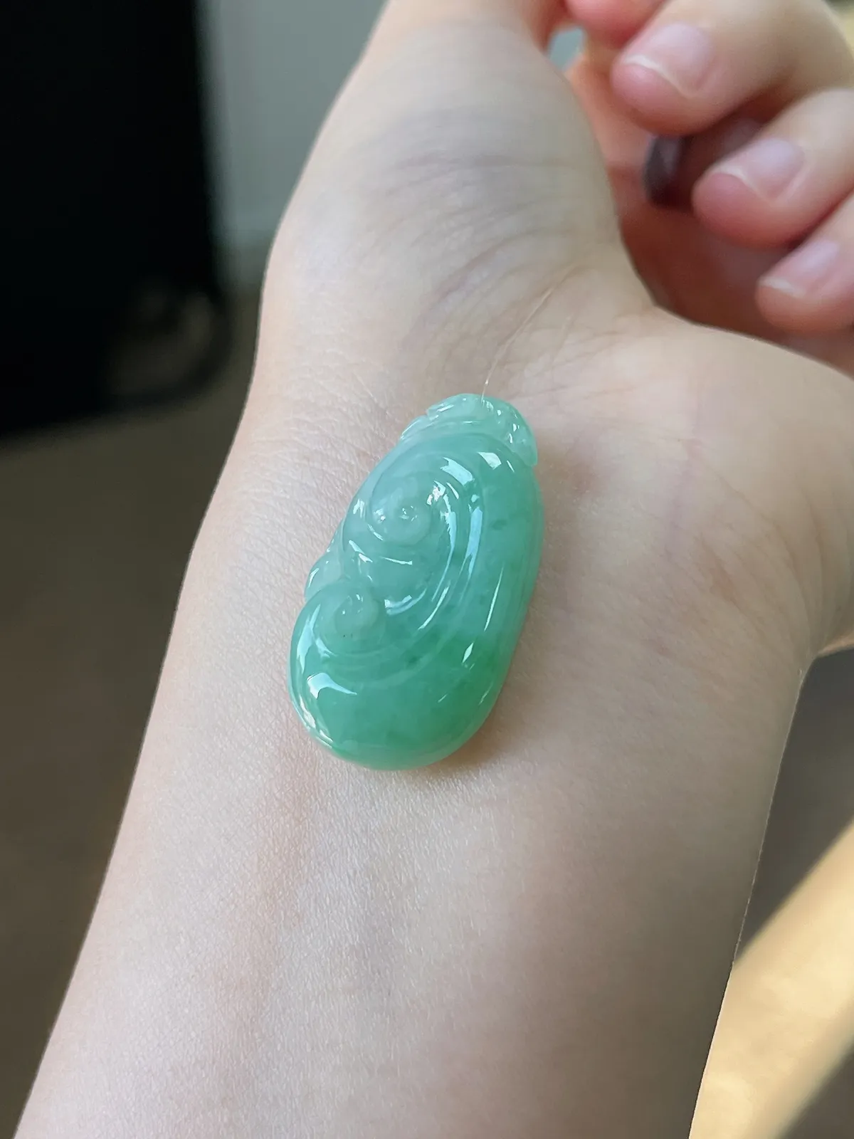 翡翠糯化种浅绿色如意