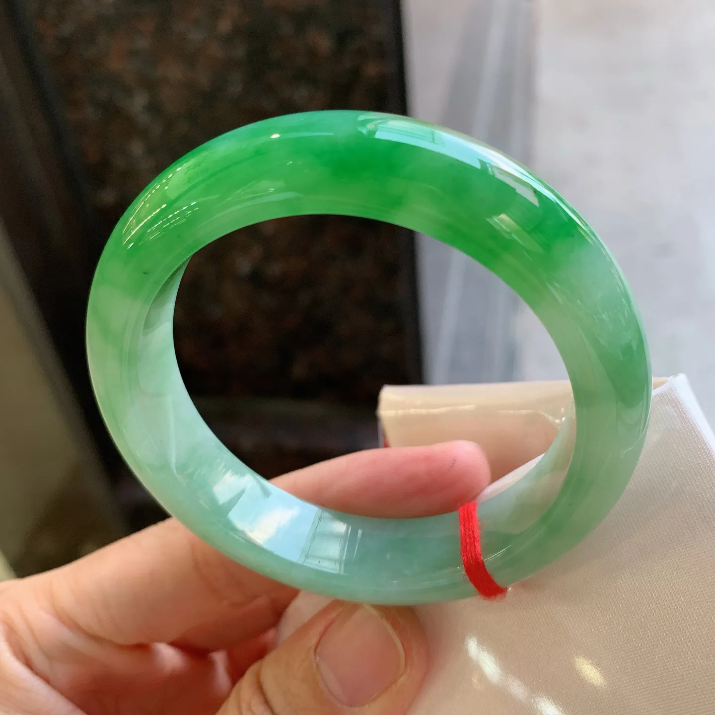 正圈飘绿 无瑕 尺寸：54.8/13.3/9 色辣