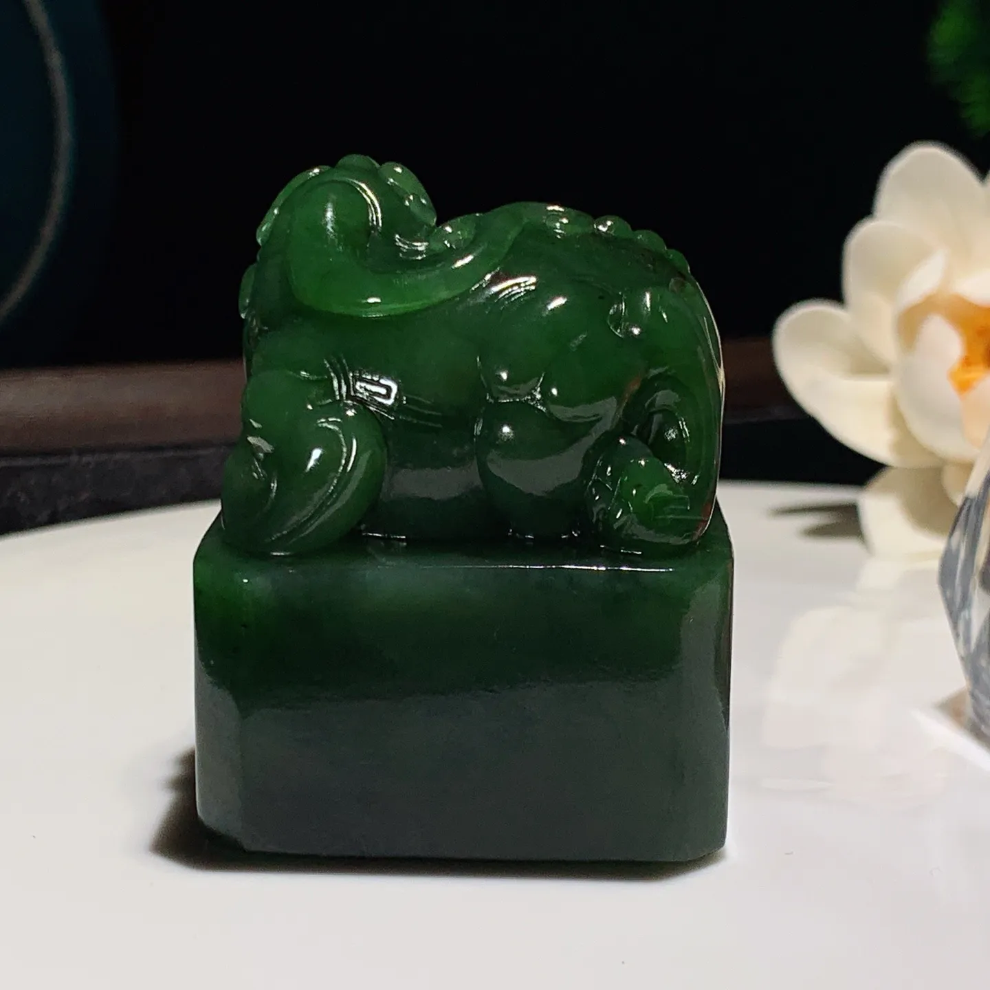 和田玉菠菜绿俄罗斯碧玉招财进宝貔貅印章 尺寸40/51重175克 无裂无杂 玉质细腻油润 底色纯净 脂粉好，品质好。lt250106