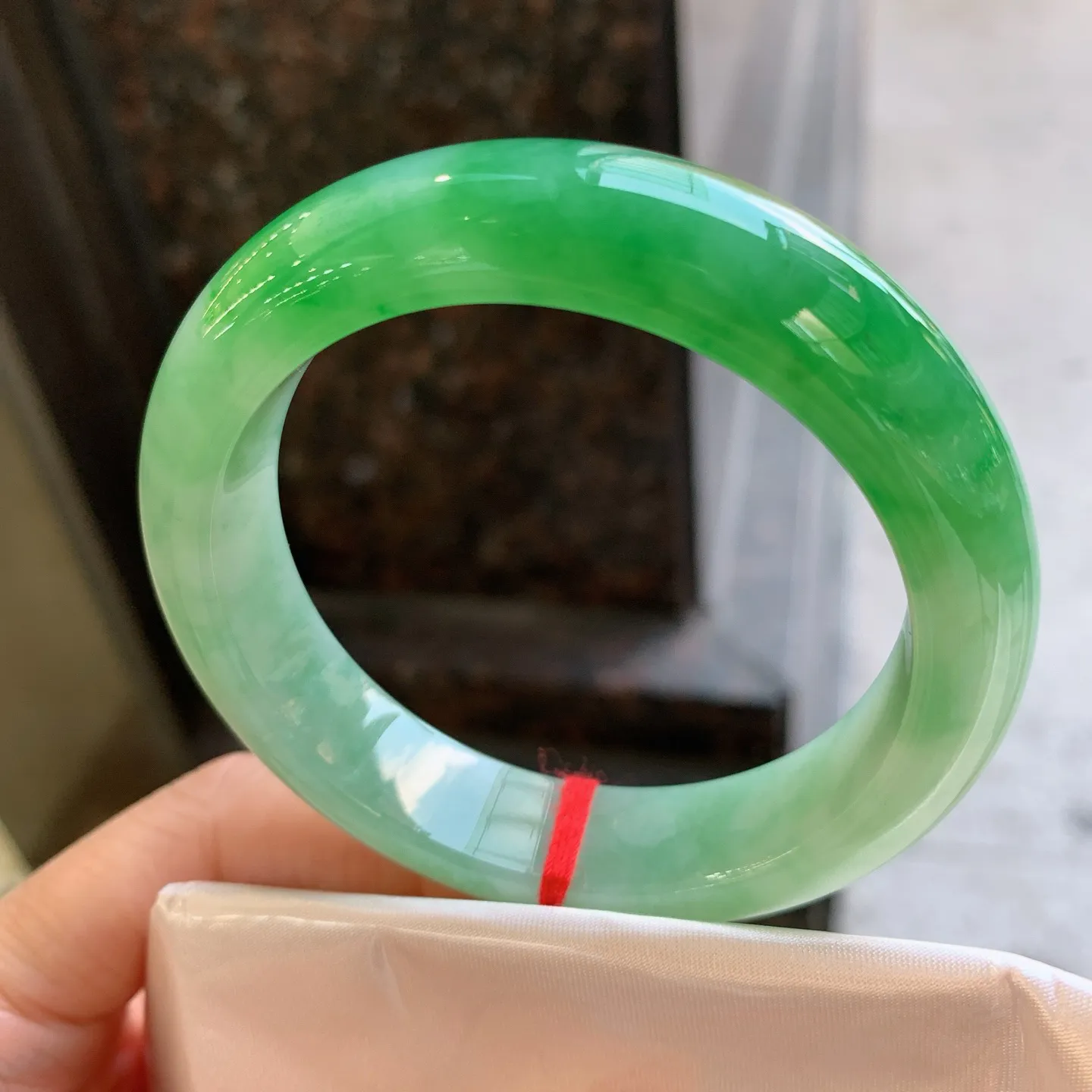 正圈飘绿 无瑕 尺寸：54.8/13.3/9 色辣