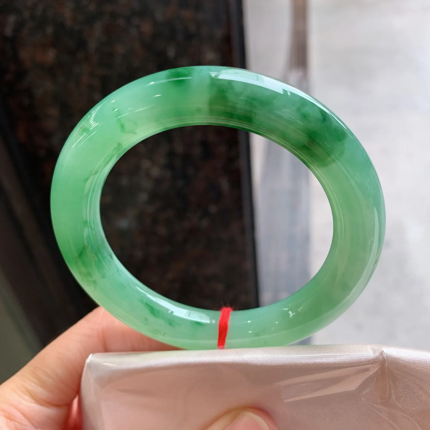 圆条芙蓉底飘绿花 无瑕 尺寸：55.2/11 细腻